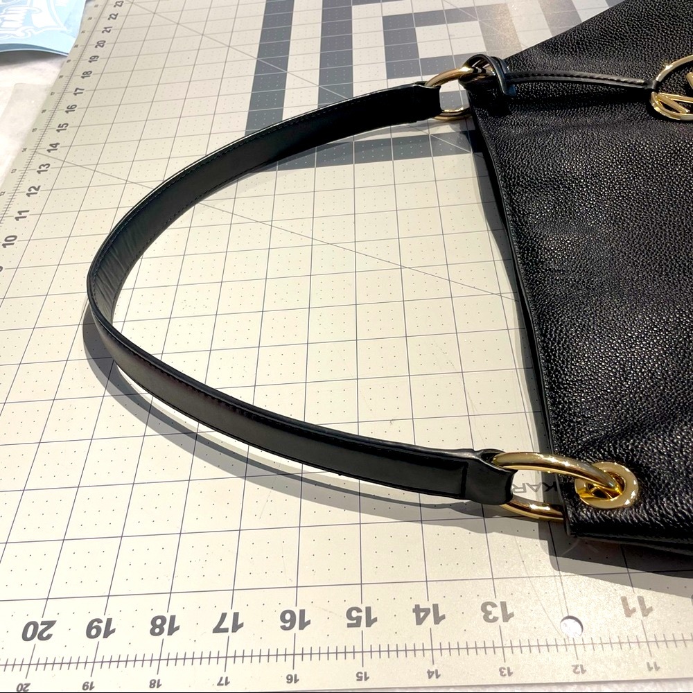 Like new Michael Kors Leather & Suede Purse - Picture 10 of 12